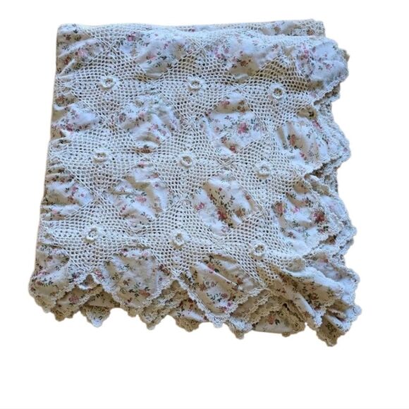 Vintage Other - Vintage Crochet Bedspread Hand Made Floral Print  83" x 88" Cottage core